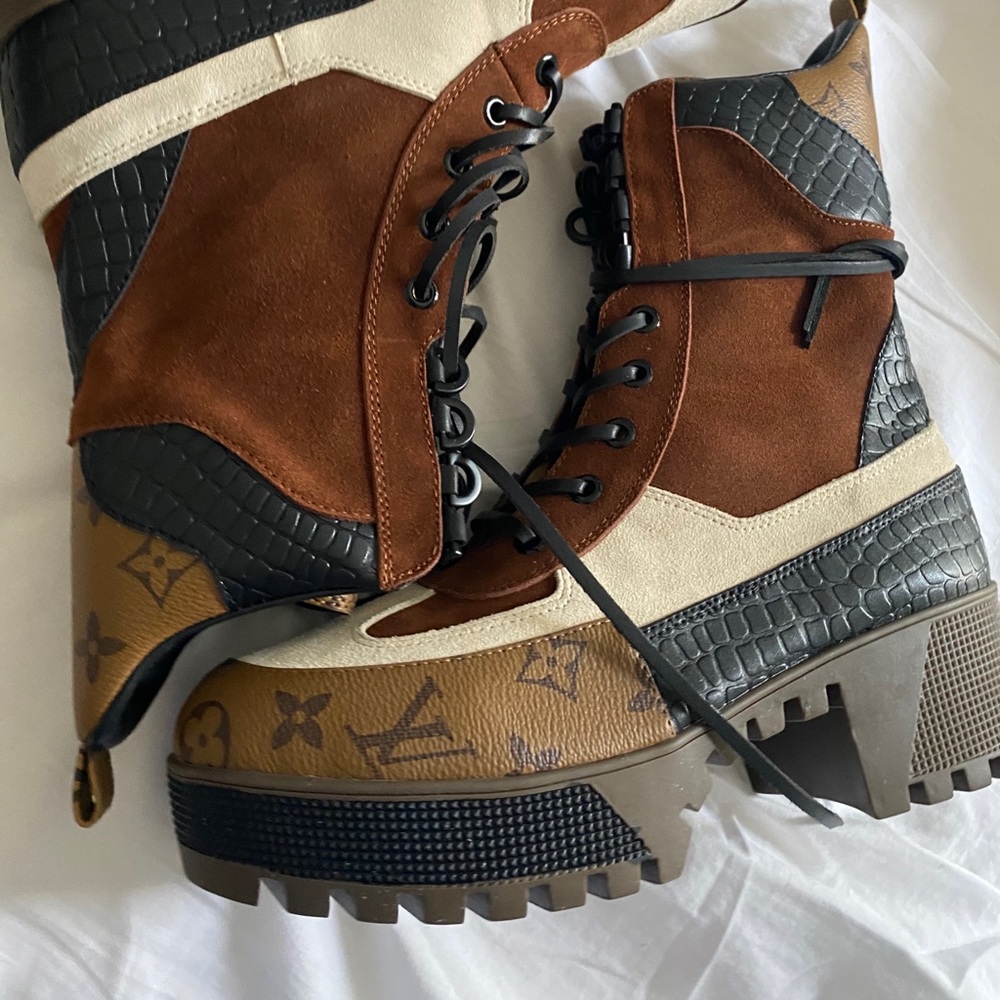 Louis Vuitton laureate platform desert boot